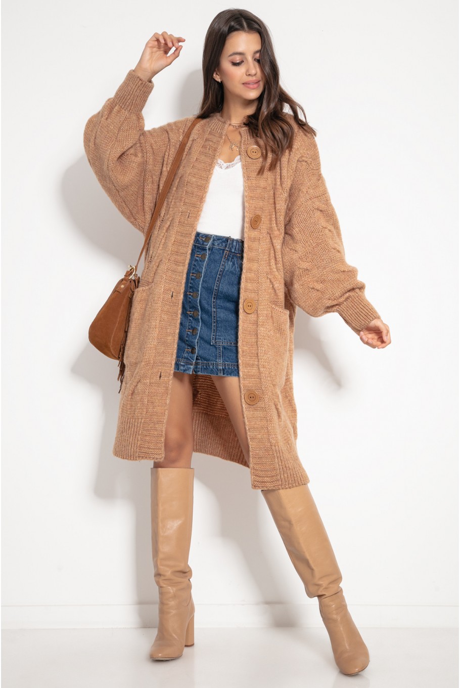 Cum sa asortezi un cardigan in tinute elegante sau casual